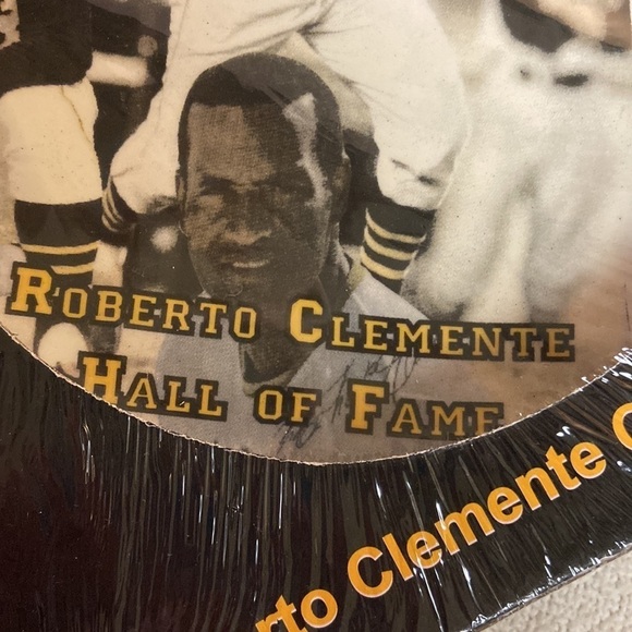 Roberto Clemente Collectible Plate Cornmiller-McCormick Pittsburgh Pirates NIB - Picture 6 of 6